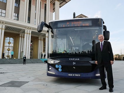 Avrupa ve Amerika’nın İlk Seri Üretim Sürücüsüz Otobüsü Karsan Otonom Atak Electric Cumhurbaşkanlığı Külliyesi’nde!